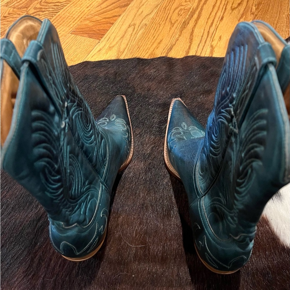 Stylish Teal Green Leather Cowboy Boots - Picture 7 of 7